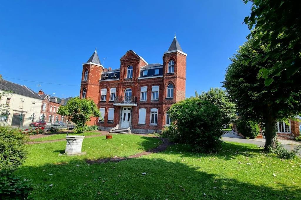 Studio En Rez De Jardin Avec Terrasse Privee - Le Petit Chateau Avesnois - Tv - Wifi - Logement Complet Avesnes-sur-Helpe Exteriér fotografie